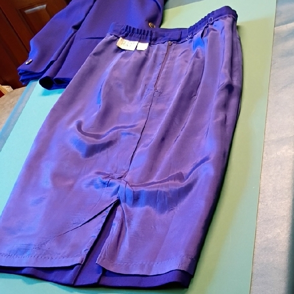 Chic Royal Blue Women's 10P Wool Suit - Picture 13 of 13